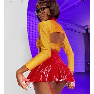 SMARTY DETECTIVE SEXY CARTOON HALLOWEEN COSTUME - VELMA WIG and GLASSES INCLUDED
